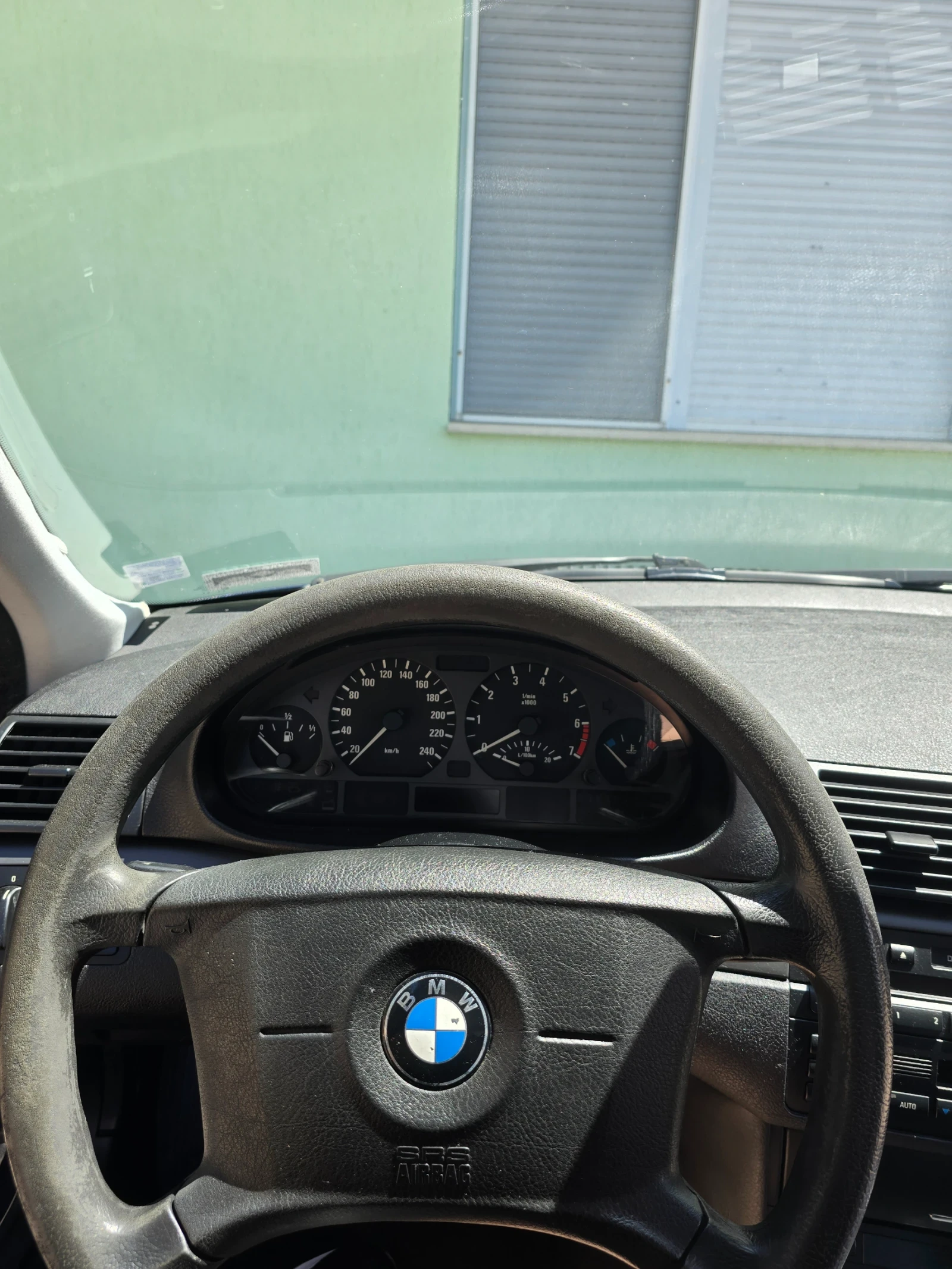 BMW 318  - изображение 9