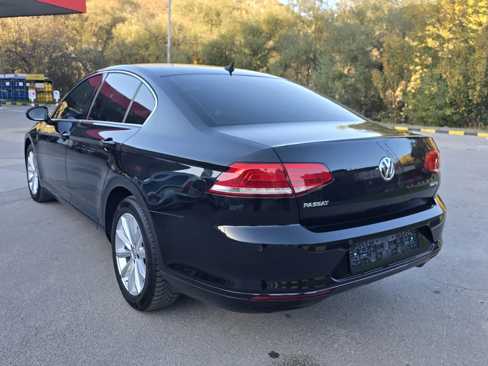 VW Passat Топ състояние реален пробег - изображение 5