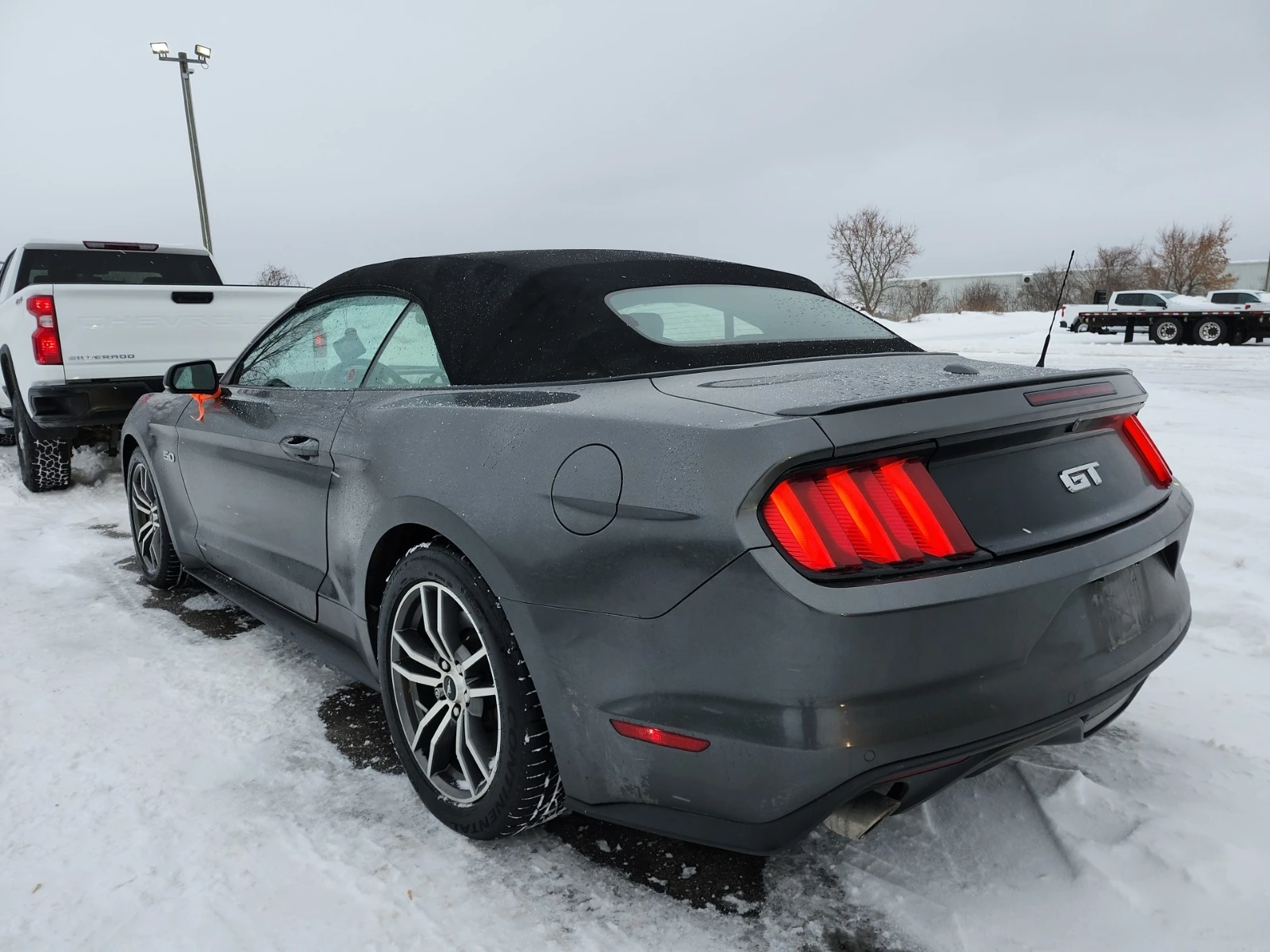 Ford Mustang GT Premium - изображение 4