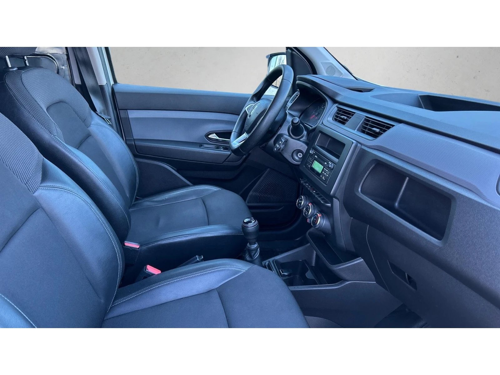 Renault Express  ZEN 1.3 TCE   MT6 S&S, Месечна вноска от 177  , снимка 6 - Автомобили и джипове - 54126704