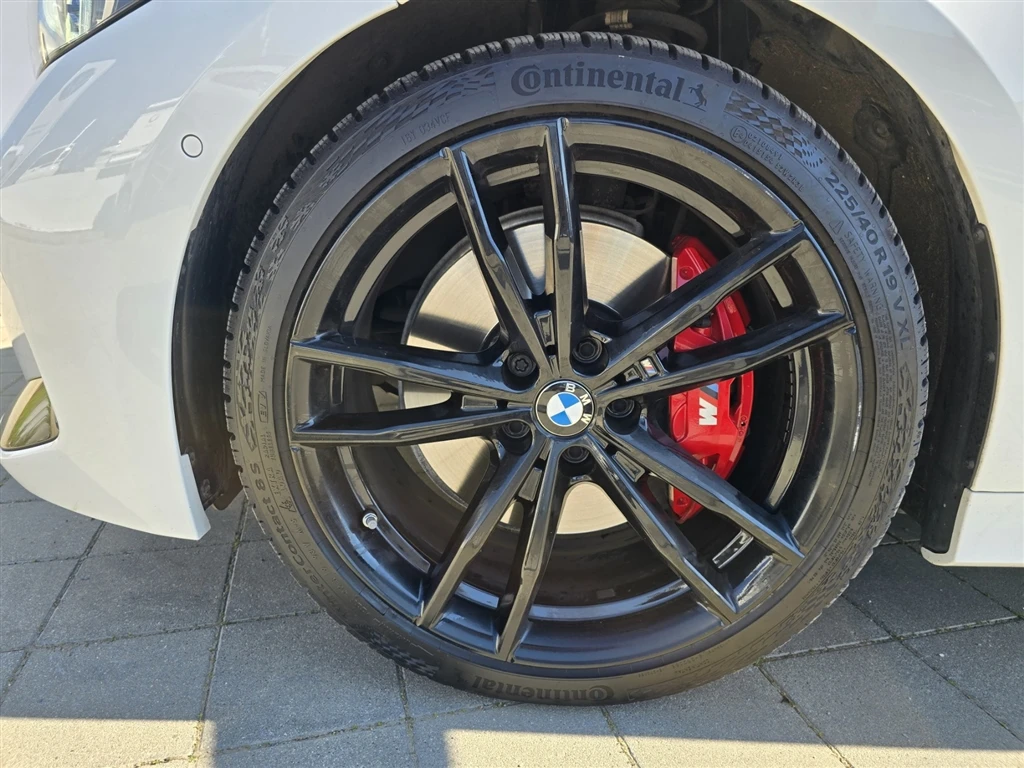 BMW 330 xDrive Sedan, снимка 5 - Автомобили и джипове - 54135044