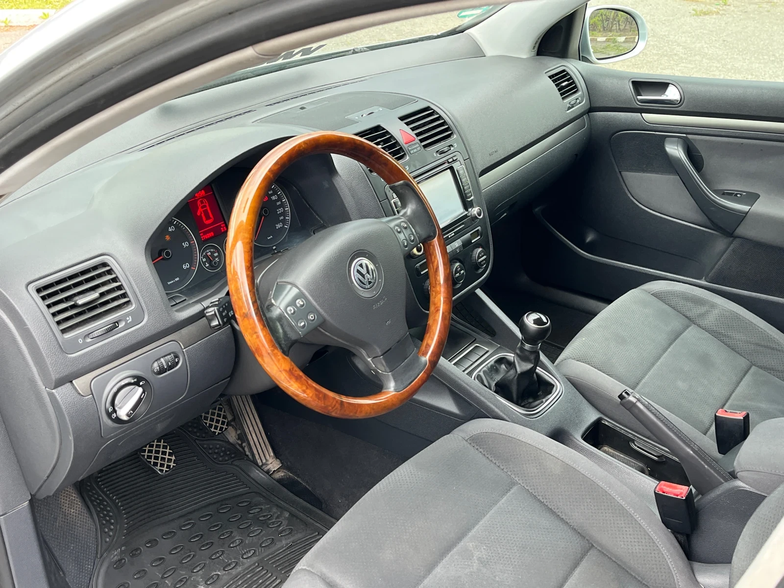 VW Golf 2.0TDI/140КС/2005/Г, снимка 10 - Автомобили и джипове - 54611149