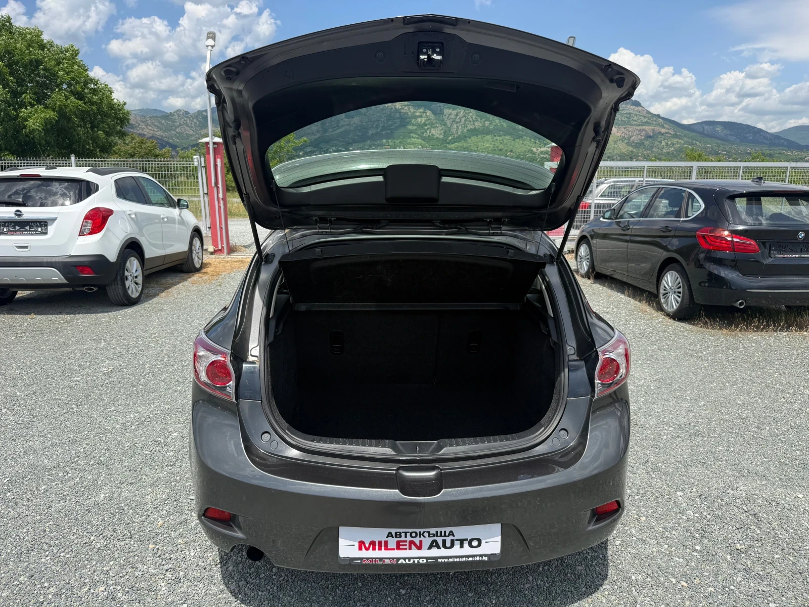 Mazda 3 (KATO НОВА), снимка 13 - Автомобили и джипове - 54712481