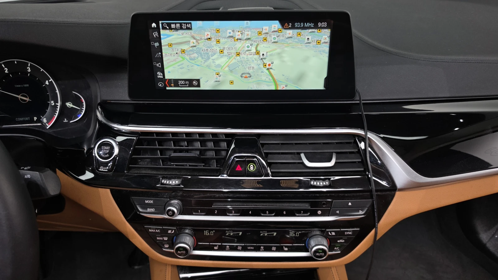BMW 520 HUD* BLIND SPOT* ЕЛ. БАГАЖНИК* ЛЮК* КРАЙНА ЦЕНА, снимка 13 - Автомобили и джипове - 55435480