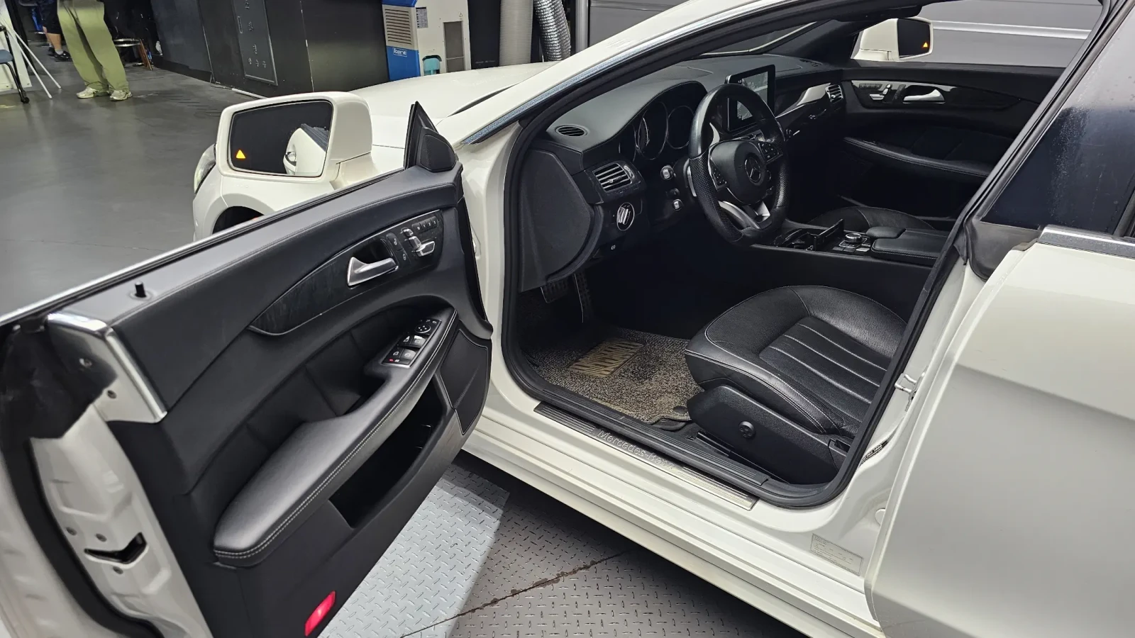 Mercedes-Benz CLS 400 4MATIC AMG LINE * КРАЙНА ЦЕНА* , снимка 6 - Автомобили и джипове - 55960925