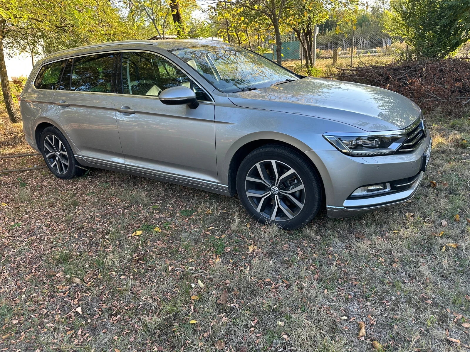 VW Passat Комби, снимка 3 - Автомобили и джипове - 56600914