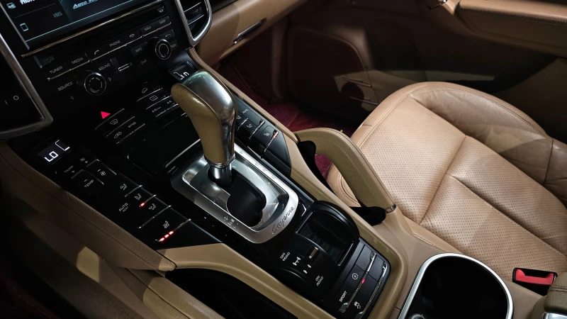 Porsche Cayenne 3.0, снимка 8 - Автомобили и джипове - 52015622