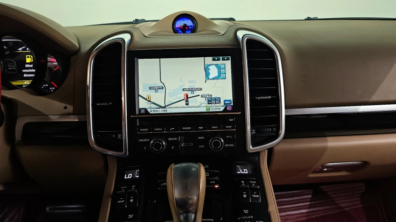 Porsche Cayenne 3.0, снимка 13 - Автомобили и джипове - 52015622