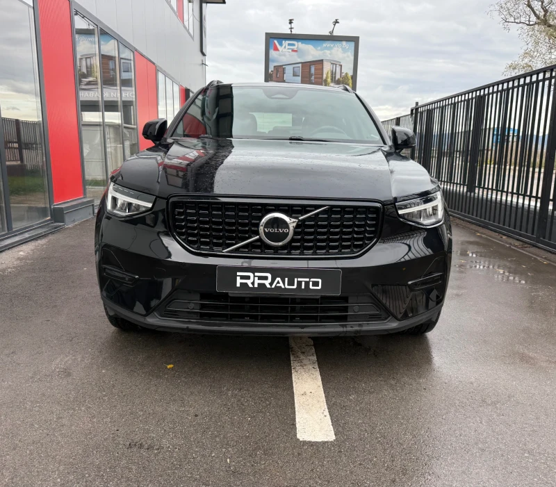 Volvo XC40 B3 , снимка 2 - Автомобили и джипове - 52380338
