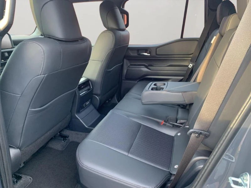 Toyota Land cruiser 250/2.8 D-4D/MILD HYBRID/EXECUTIVE/, снимка 13 - Автомобили и джипове - 52875184