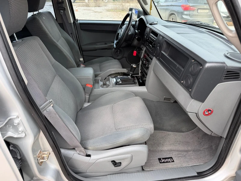Jeep Commander 4.7i V8 Бензин, снимка 8 - Автомобили и джипове - 53455831