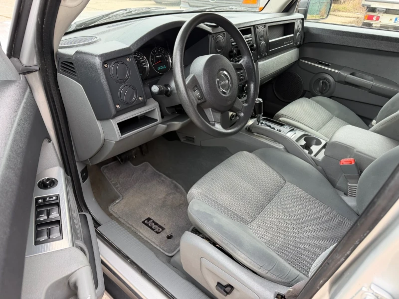 Jeep Commander 4.7i V8 Бензин, снимка 7 - Автомобили и джипове - 53455831