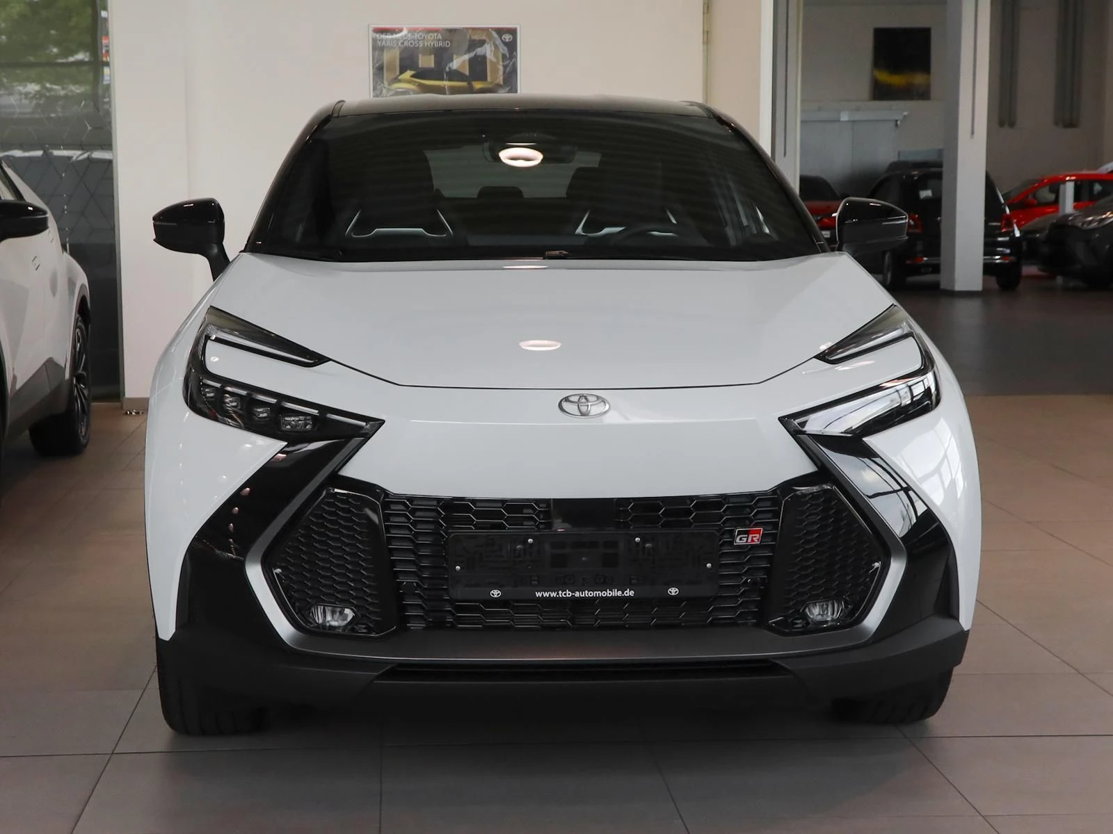 Toyota C-HR 2.0 Plug-in Hybrid GR Sport - изображение 3