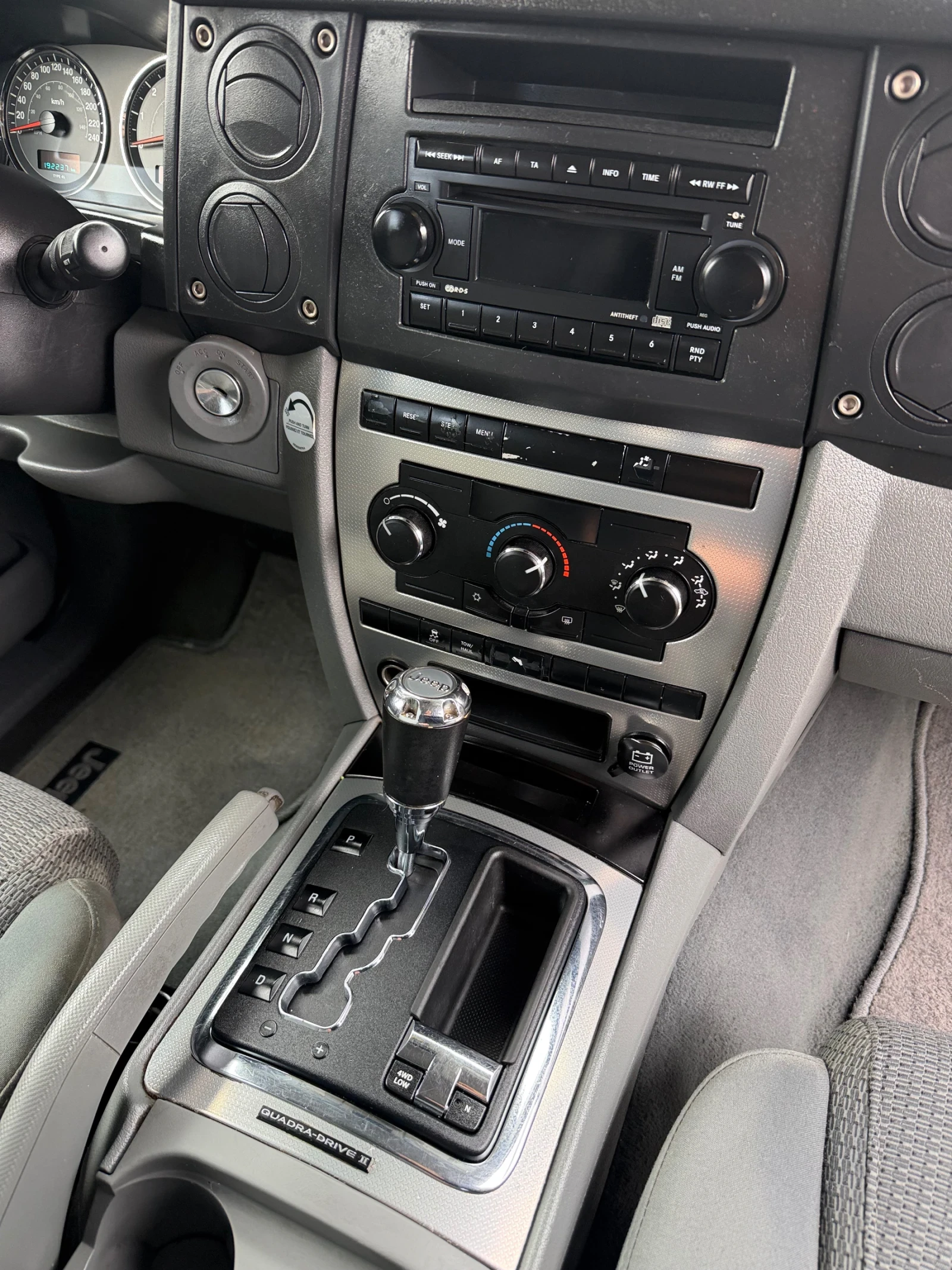 Jeep Commander 4.7i V8 ������ | Mobile.bg � ����������� 12