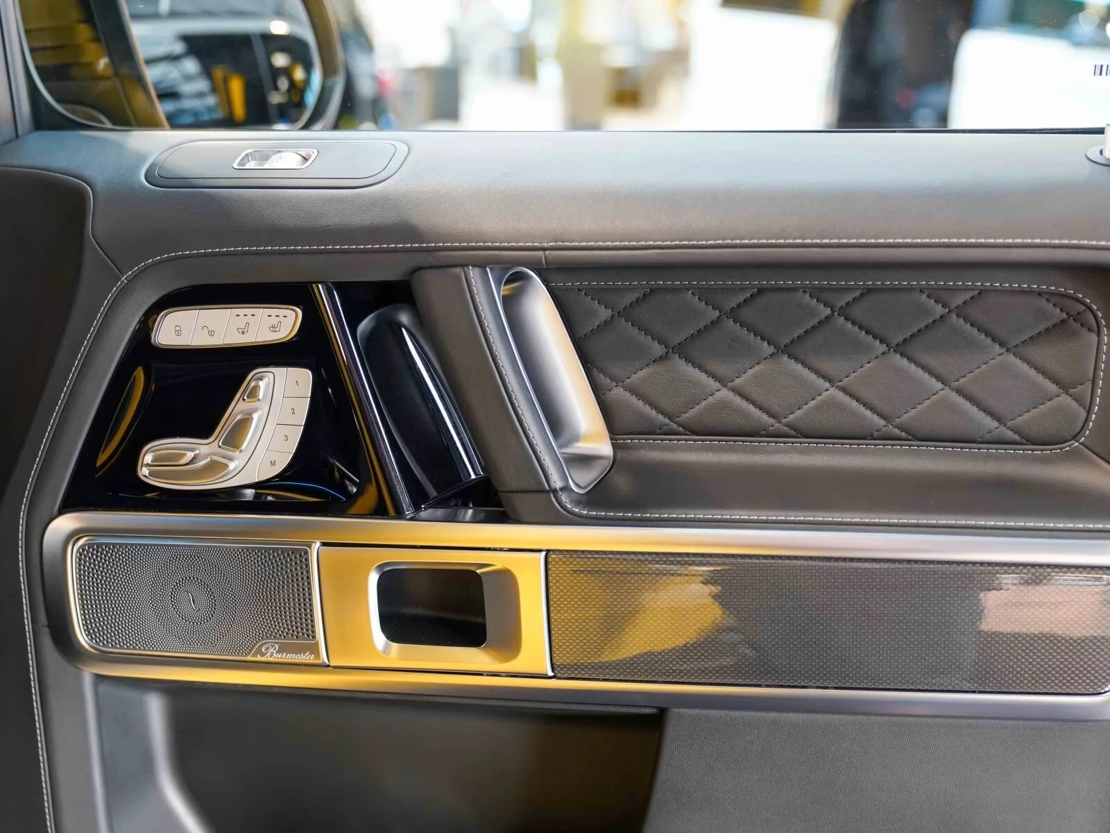 Mercedes-Benz G 63 AMG FACELIFT/ACTIVE RIDE/MANUFAKTUR/SUPERIOR/NIGHT/360, снимка 13 - Автомобили и джипове - 54038506