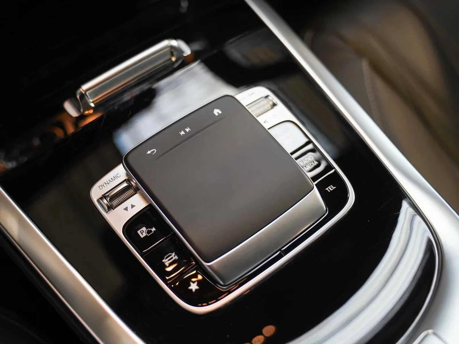 Mercedes-Benz G 63 AMG FACELIFT/ACTIVE RIDE/MANUFAKTUR/SUPERIOR/NIGHT/360, снимка 10 - Автомобили и джипове - 54038506