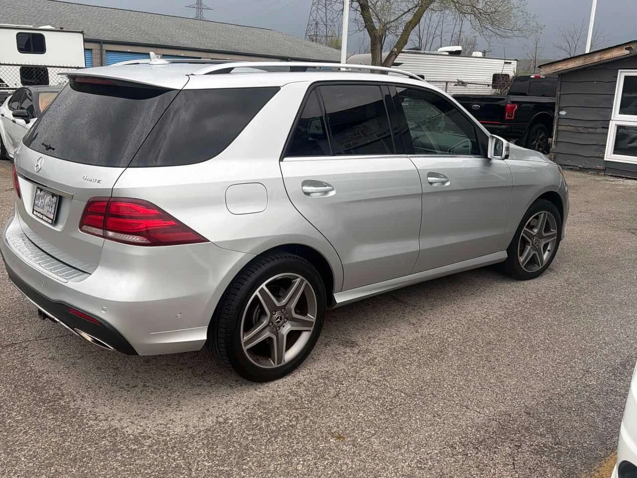 Mercedes-Benz GLE 400 4MATIC * ДИСТРОНИК* 360 КАМЕРА* ПАНОРАМА* , снимка 4 - Автомобили и джипове - 54488705