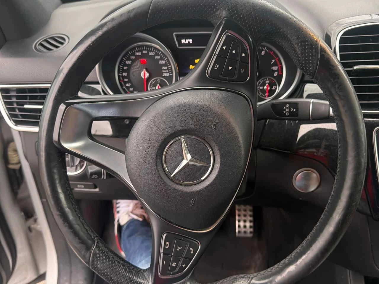 Mercedes-Benz GLE 400 4MATIC * ДИСТРОНИК* 360 КАМЕРА* ПАНОРАМА* , снимка 6 - Автомобили и джипове - 54488705
