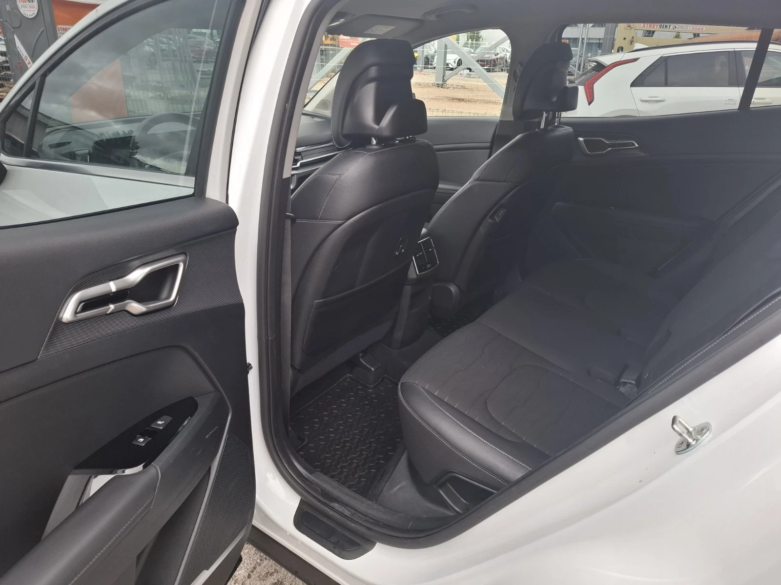Kia Sportage 1.6 crdi  4x4 Гаранция, снимка 7 - Автомобили и джипове - 54944405