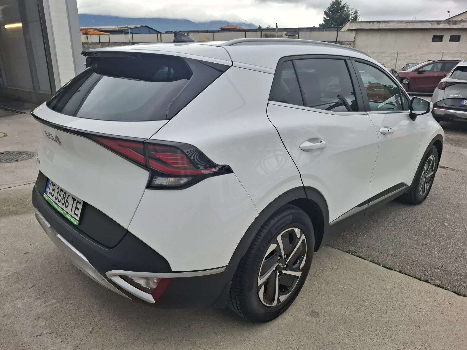 Kia Sportage 1.6 crdi  4x4 Гаранция, снимка 4 - Автомобили и джипове - 54944405