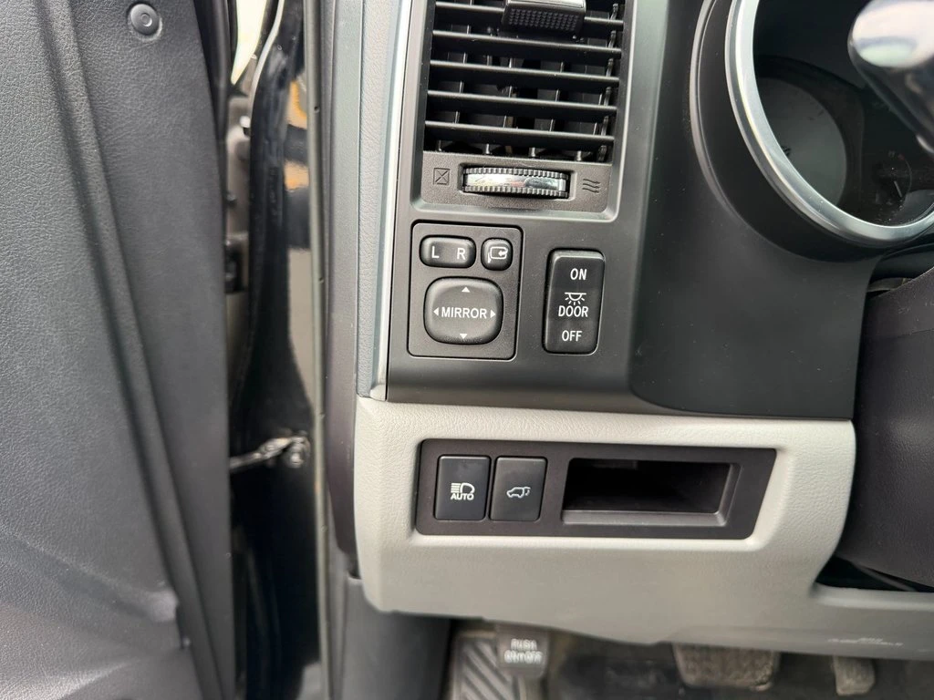 Toyota Sequoia LIMITED* 4WD* DISTRONIC* �.�����* �������* ������* | Mobile.bg � ����������� 15