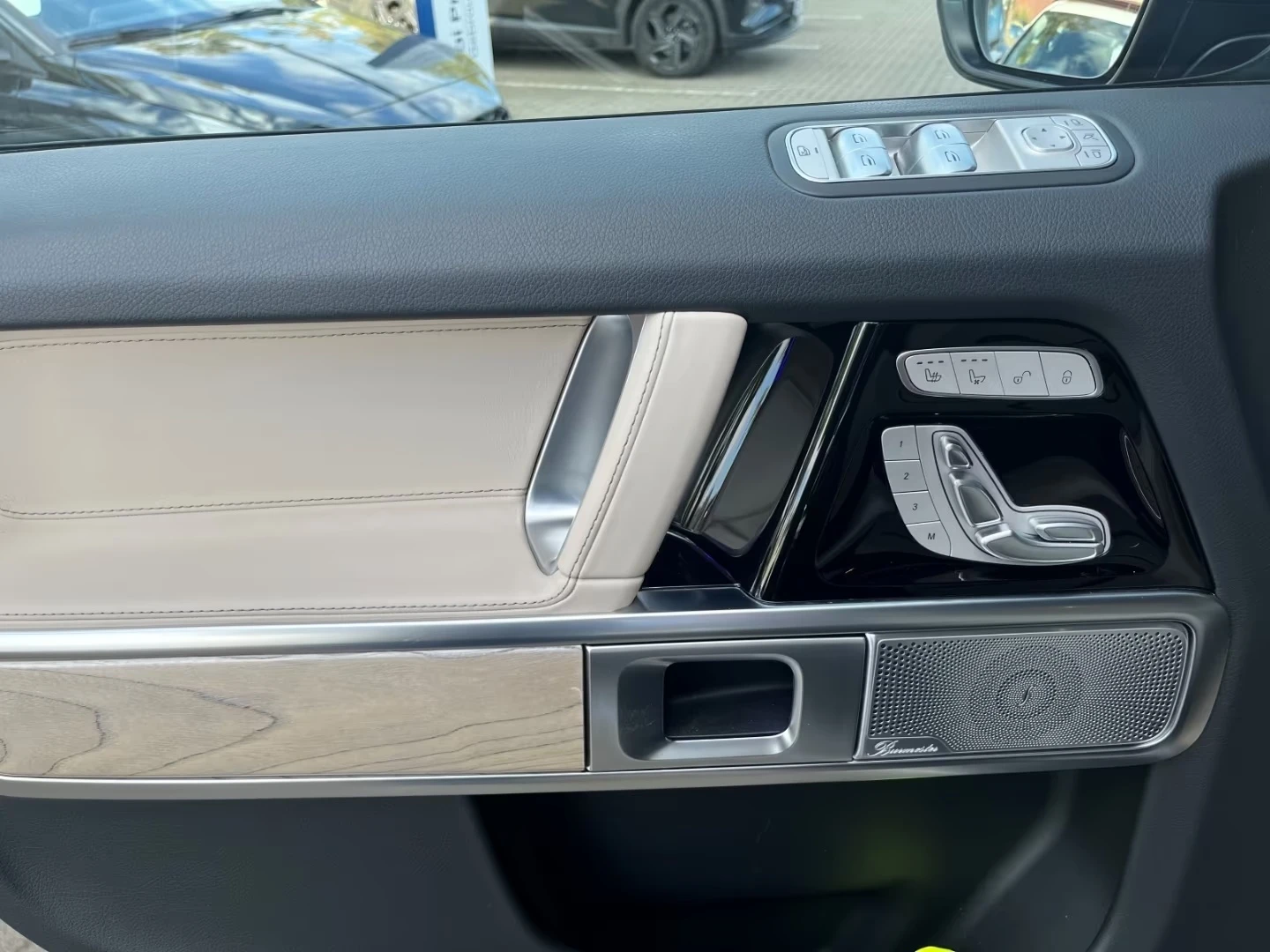 Mercedes-Benz G 63 AMG 4-MATIC BURMESTER 360-CAM NIGHT-PAKET TV, снимка 12 - Автомобили и джипове - 55434772