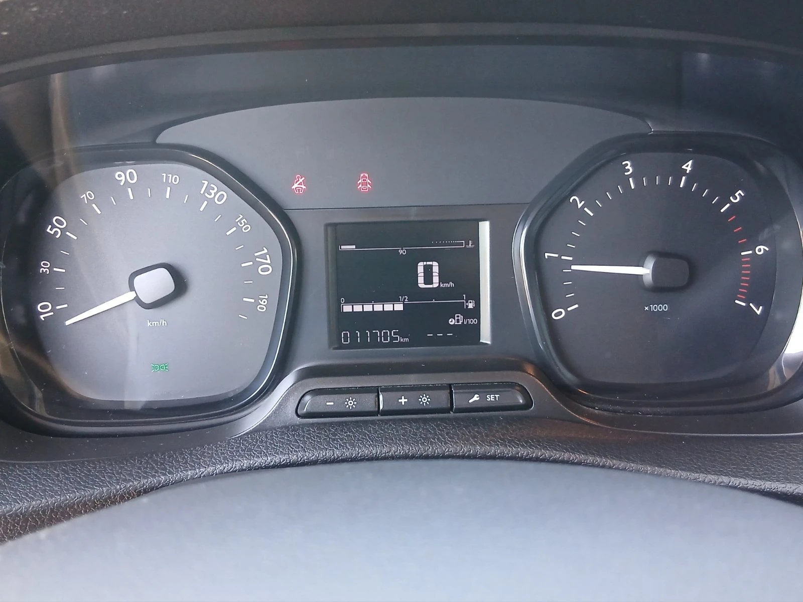 Peugeot Expert Standard 1.5 BlueHDi 120 , снимка 11 - Бусове и автобуси - 54453857