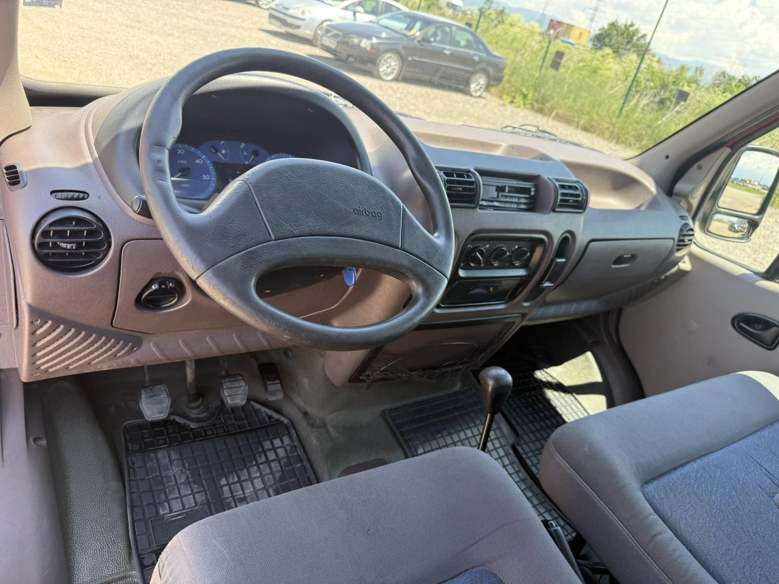 Renault Master 2.5 D, снимка 10 - Бусове и автобуси - 54944925