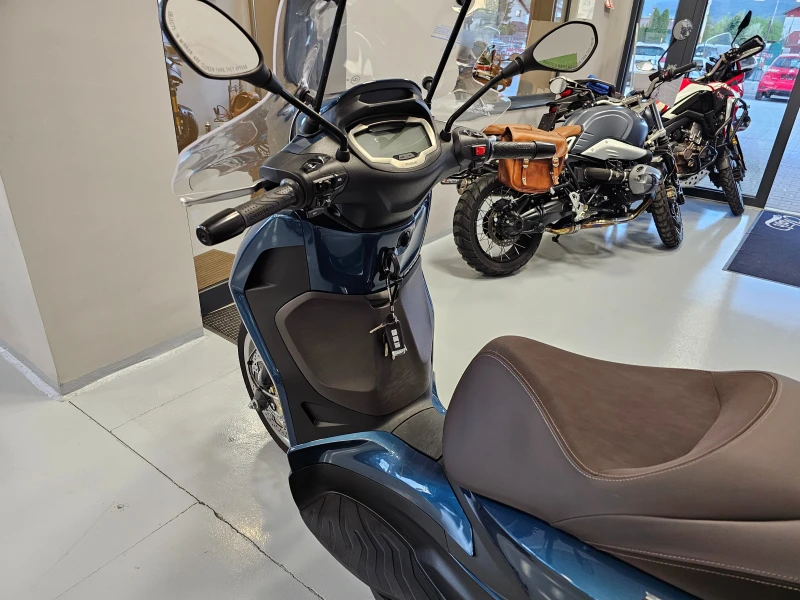Piaggio Beverly 300 HPE, ABS-ASR, 2024г.-3836км.!, снимка 10 - Мотоциклети и мототехника - 49989103