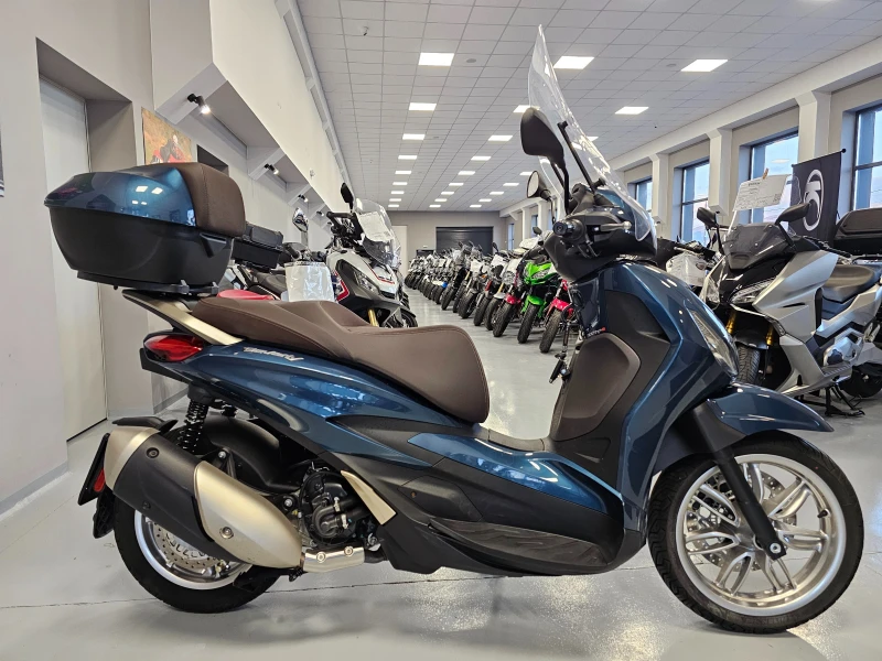 Piaggio Beverly 300 HPE, ABS-ASR, 2024г.-3836км.!, снимка 2 - Мотоциклети и мототехника - 49989103