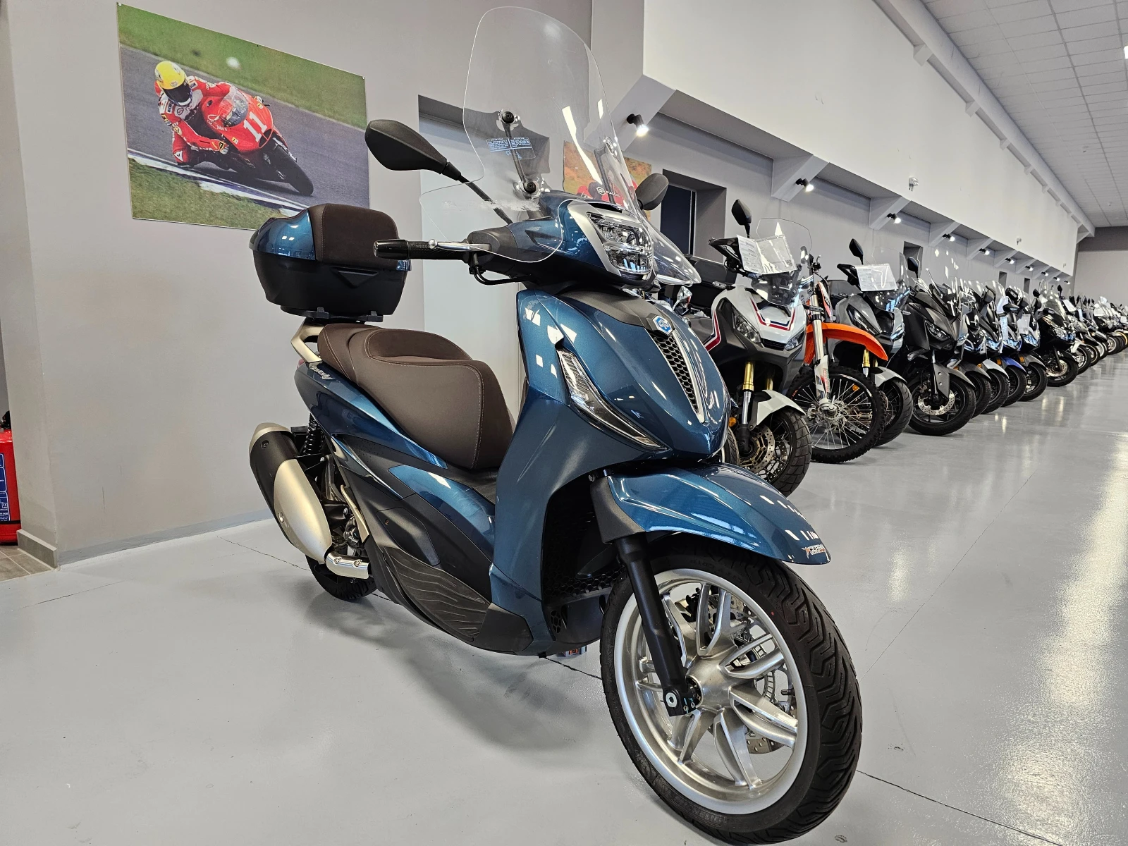 Piaggio Beverly 300 HPE, ABS-ASR, 2024.-3836.! | Mobile.bg   1