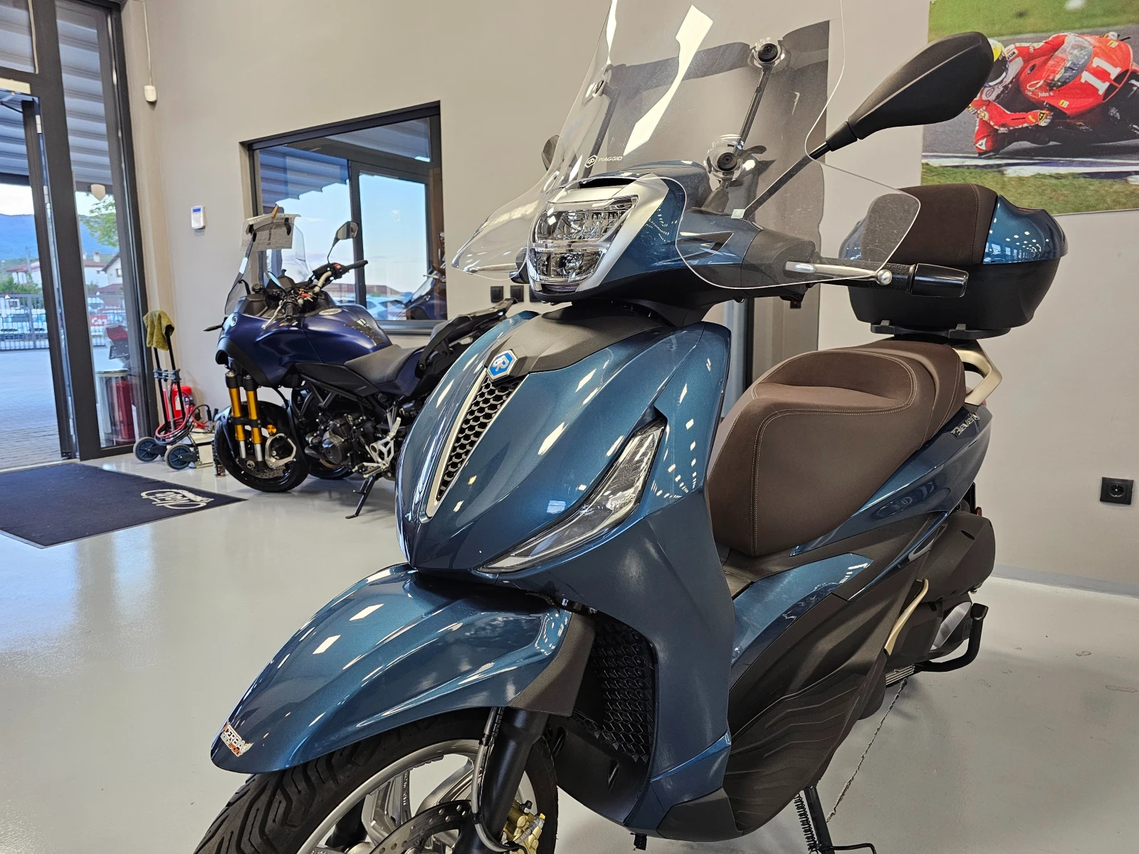 Piaggio Beverly 300 HPE, ABS-ASR, 2024г.-3836км.! - изображение 8