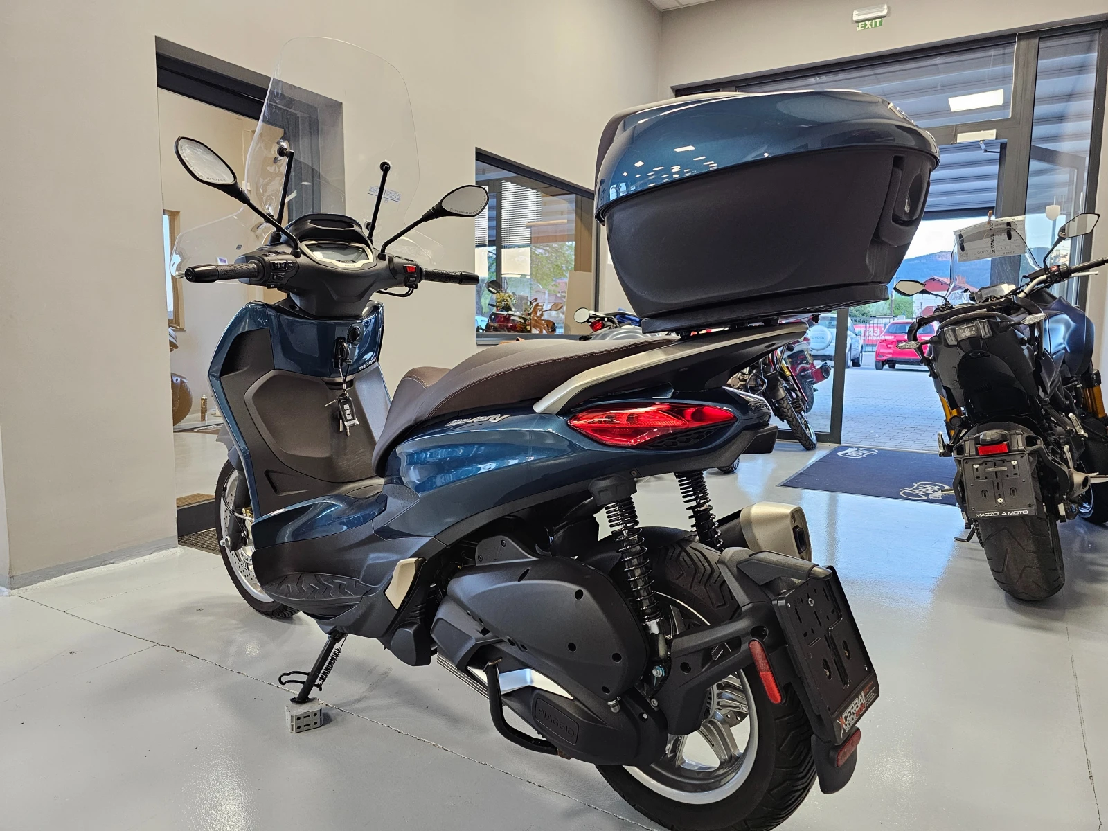 Piaggio Beverly 300 HPE, ABS-ASR, 2024г.-3836км.! - изображение 4