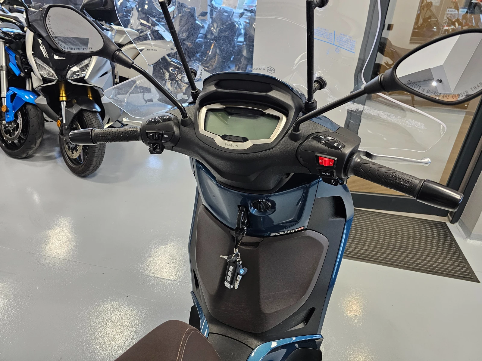 Piaggio Beverly 300 HPE, ABS-ASR, 2024г.-3836км.! - изображение 9