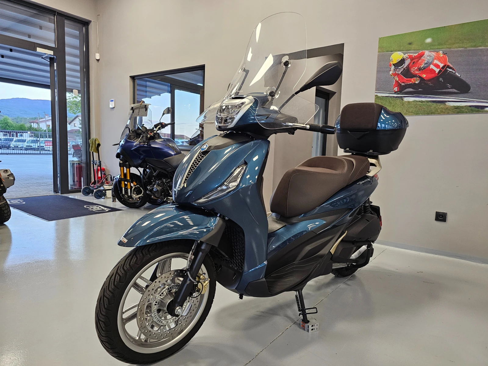 Piaggio Beverly 300 HPE, ABS-ASR, 2024г.-3836км.! - изображение 5