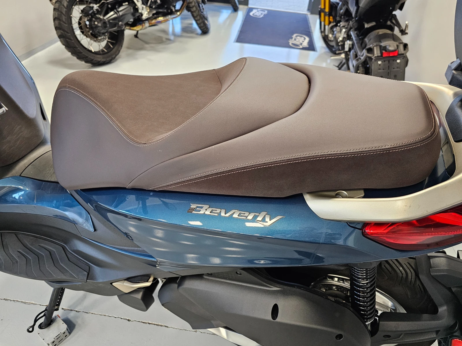 Piaggio Beverly 300 HPE, ABS-ASR, 2024.-3836.! | Mobile.bg   11