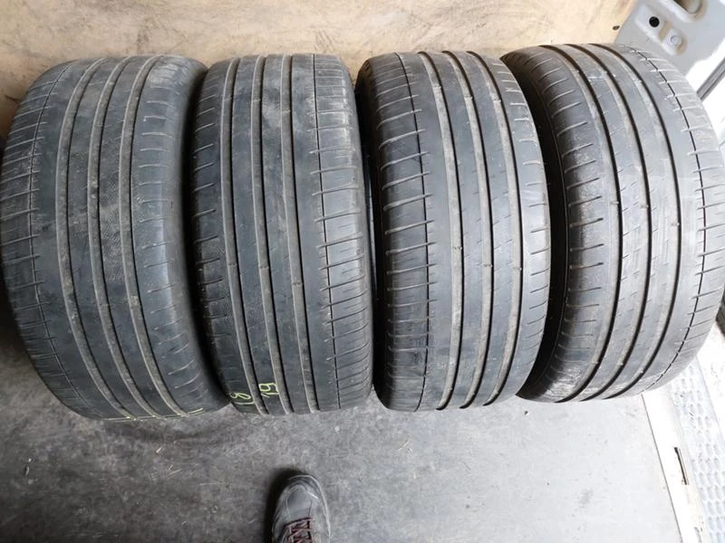 Гуми Летни 225/40R18, снимка 1 - Гуми и джанти - 37108637