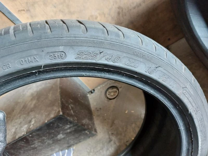 Гуми Летни 225/40R18, снимка 5 - Гуми и джанти - 37108637