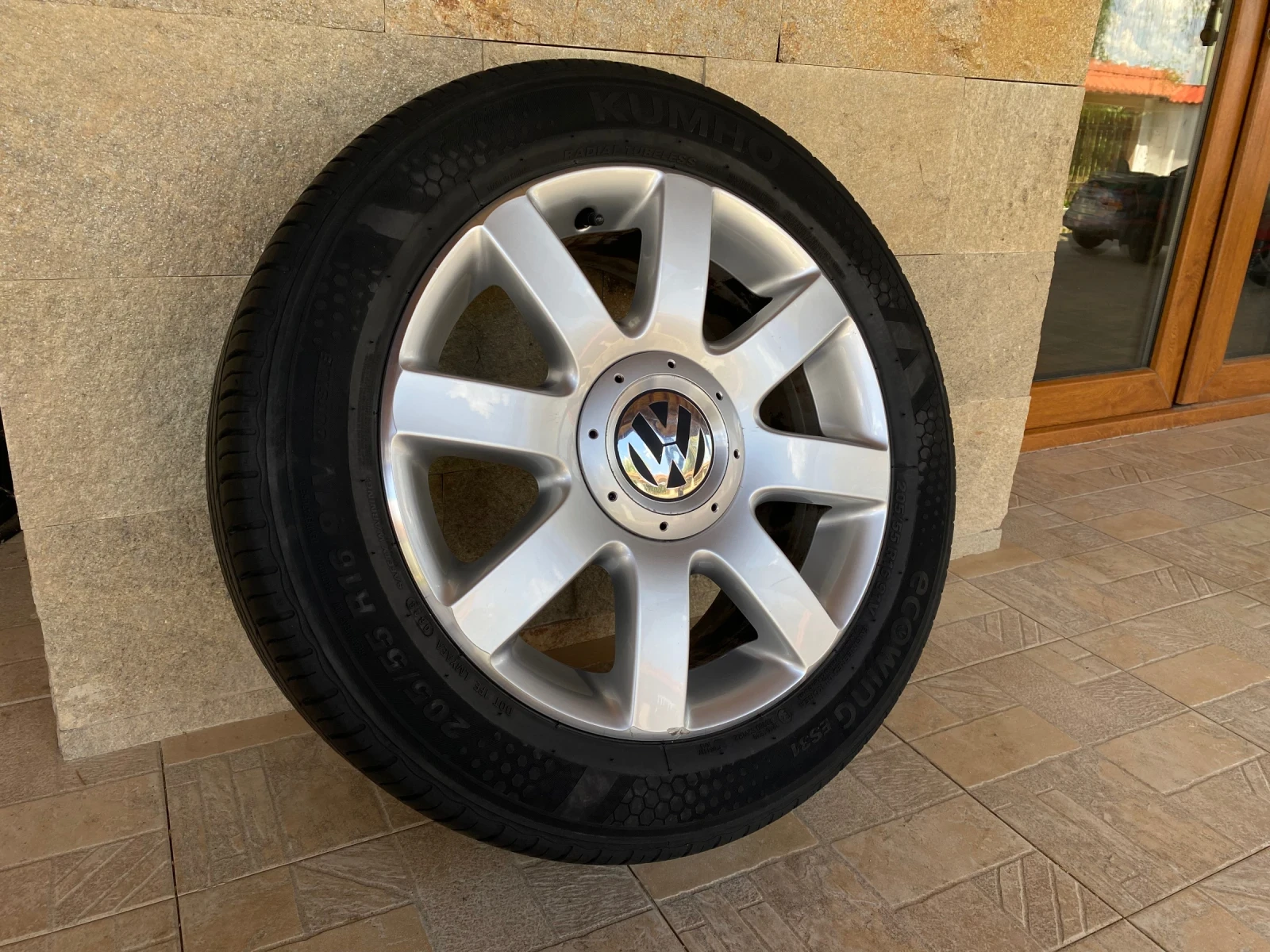 Гуми с джанти Kumho 205/55R16, снимка 3 - Гуми и джанти - 55298937