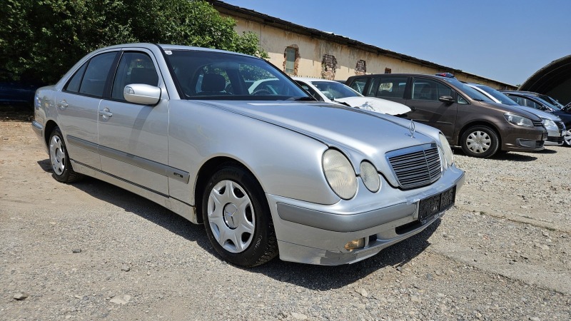 Mercedes-Benz E 200 CDI* Face-Lift, снимка 2 - Автомобили и джипове - 46426124