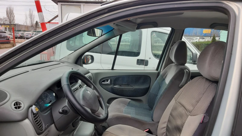 Renault Scenic 1.9-102кс, снимка 8 - Автомобили и джипове - 48362543