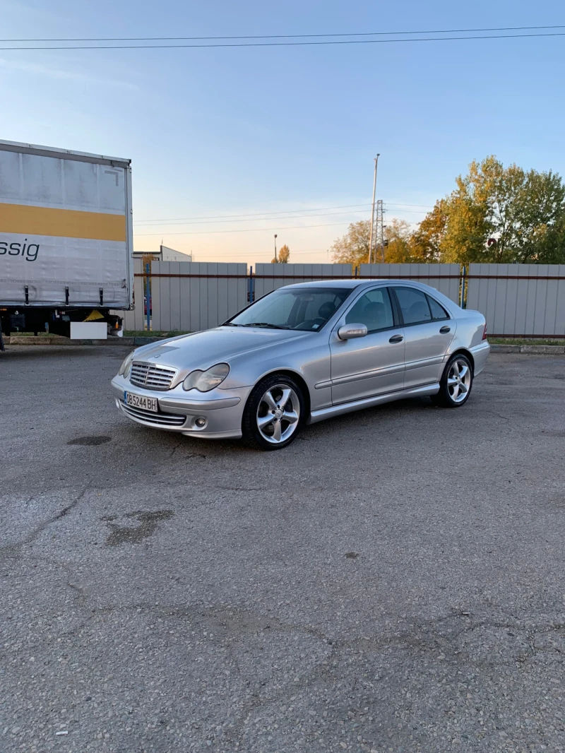 Mercedes-Benz C 220, снимка 1 - Автомобили и джипове - 48454091