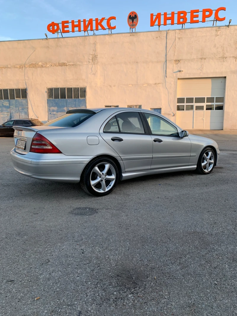 Mercedes-Benz C 220, снимка 4 - Автомобили и джипове - 48454091