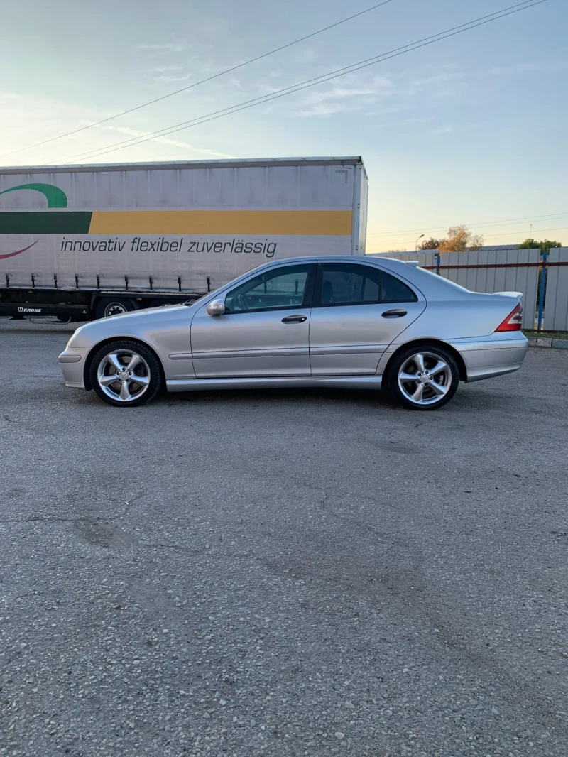 Mercedes-Benz C 220, снимка 2 - Автомобили и джипове - 48454091