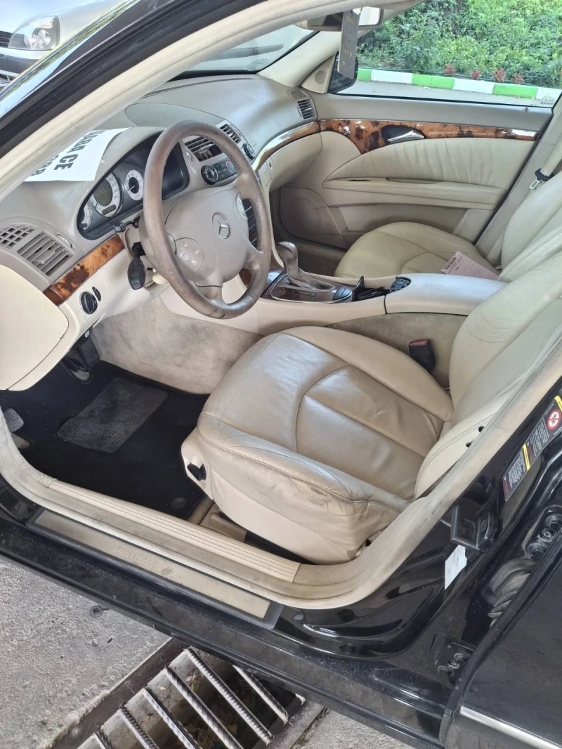 Mercedes-Benz E 240 Elegance, снимка 7 - Автомобили и джипове - 51147953