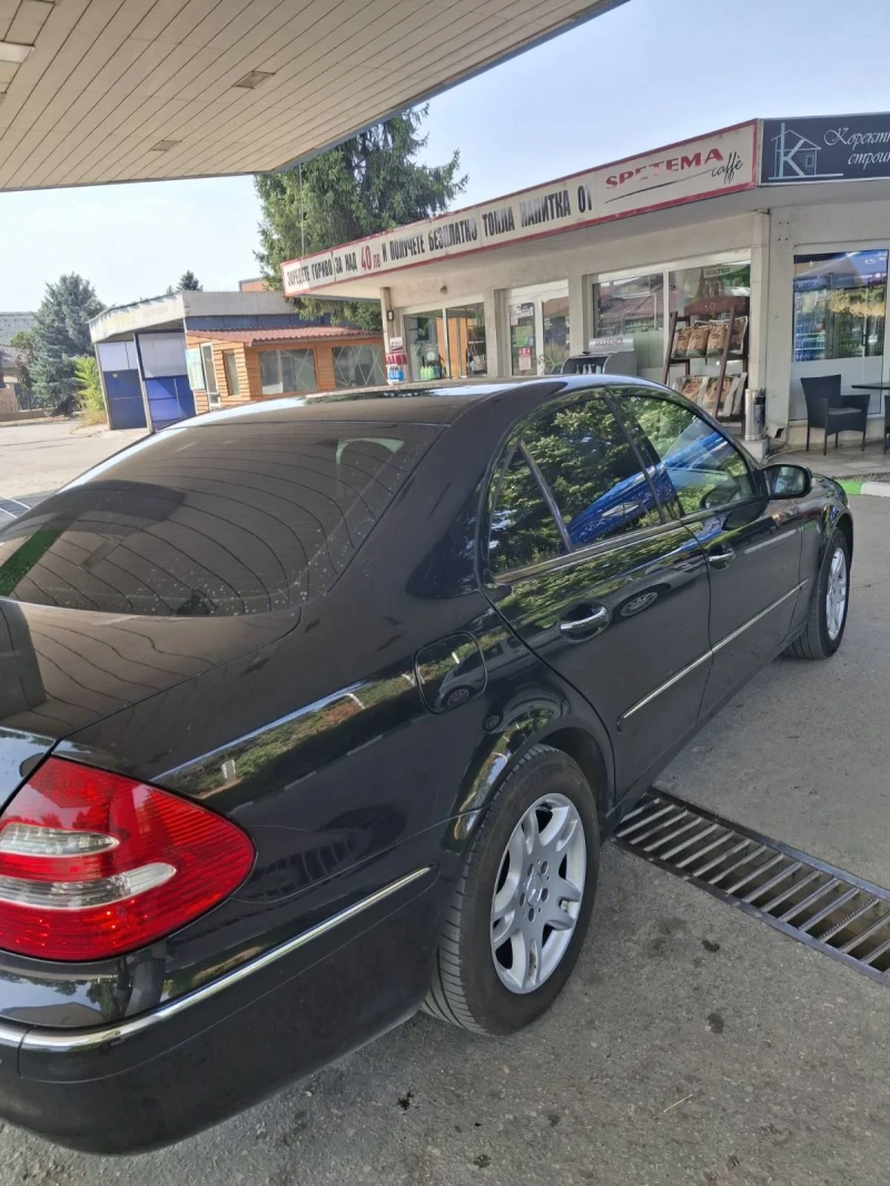 Mercedes-Benz E 240 Elegance, снимка 4 - Автомобили и джипове - 51147953