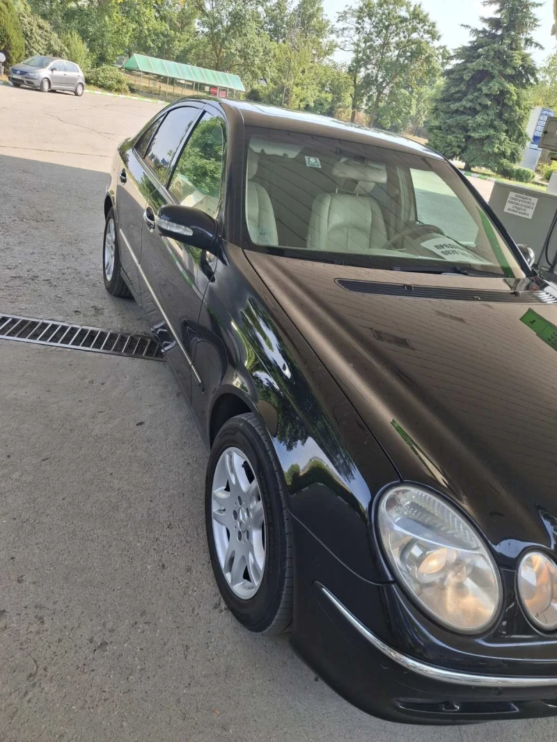 Mercedes-Benz E 240 Elegance, снимка 3 - Автомобили и джипове - 51147953