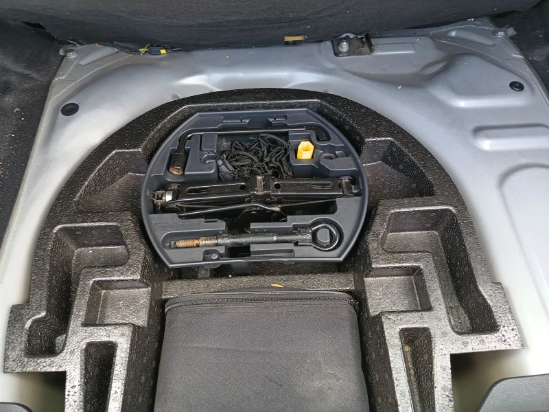 Peugeot 207 1.6 120 к.с, снимка 16 - Автомобили и джипове - 52660656
