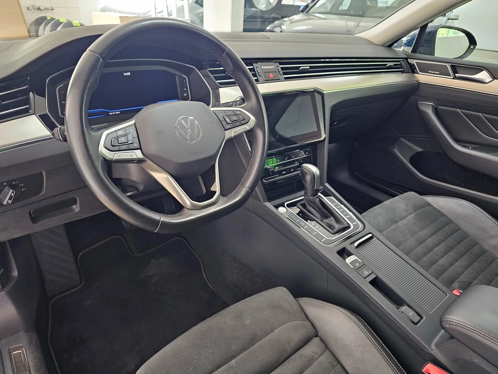 VW Passat 2.0tdi Elegance"Harman-Kardon"ACC"Matr - изображение 8