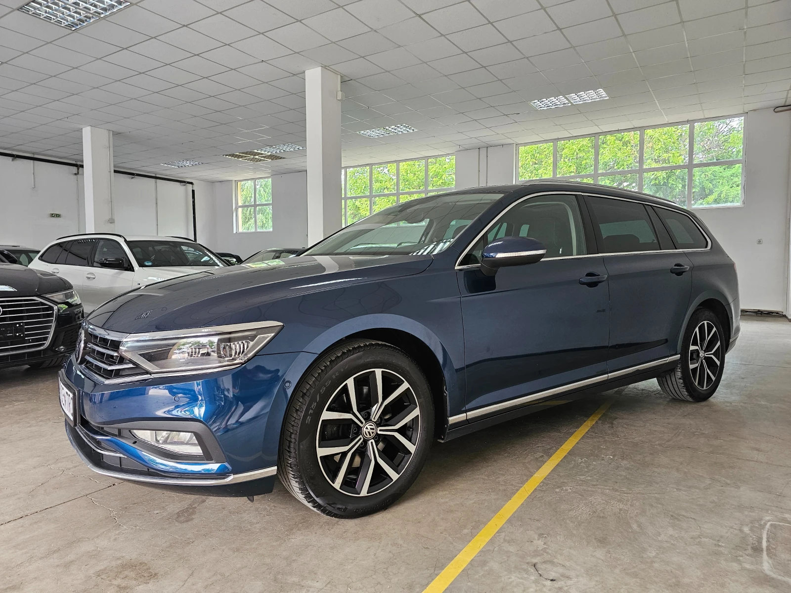 VW Passat 2.0tdi Elegance"Harman-Kardon"ACC"Matr - изображение 3